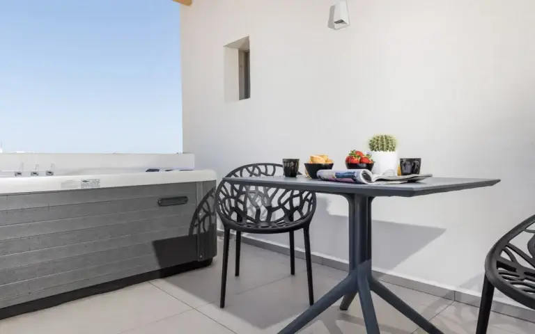 triple room jacuzzi (10)