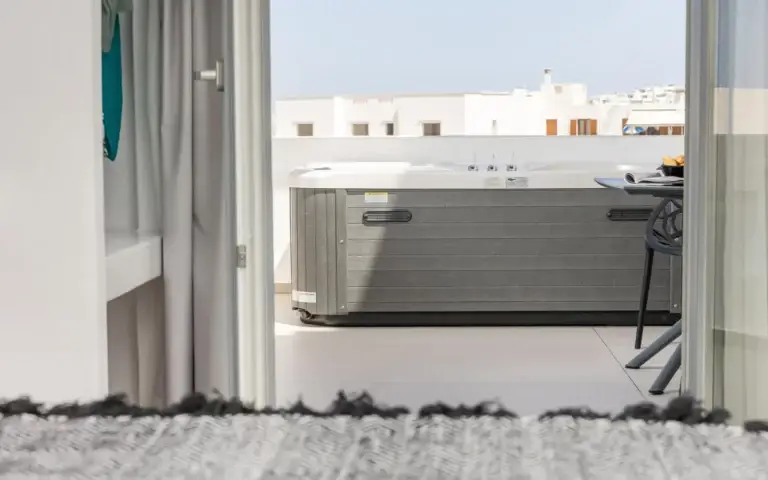 triple room jacuzzi (8)