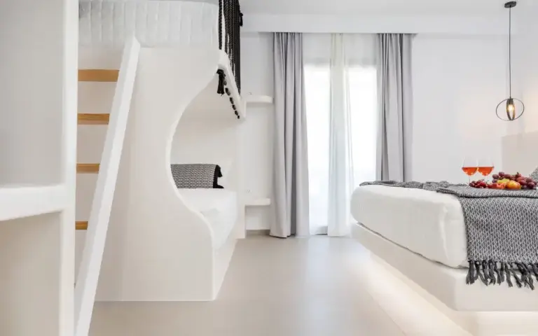 quadruple room jacuzzi (5)
